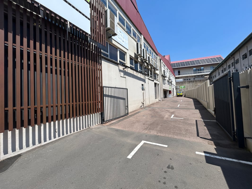 134m² Service and Industrial Unit To Let – Lillies Quarter Lifestyle Centre, Hillcrest
