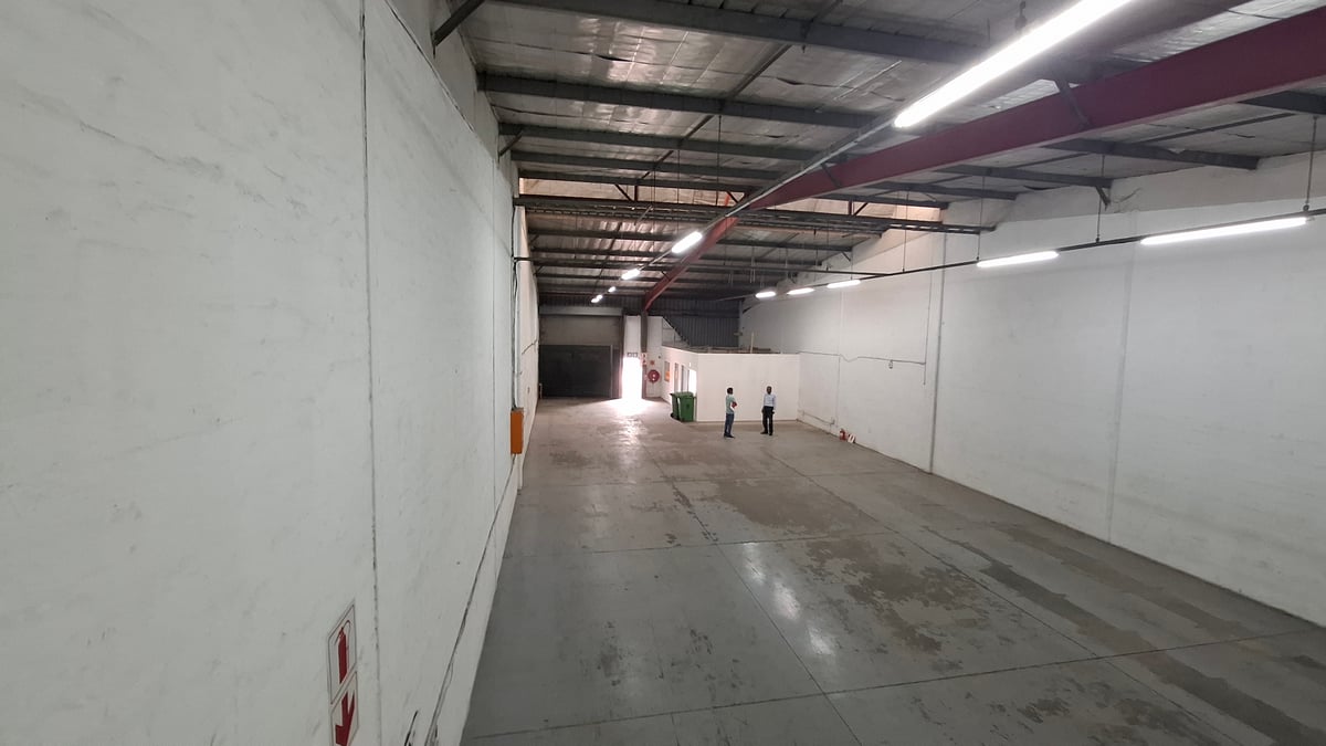 327m² Warehouse For Sale in Springfield Park