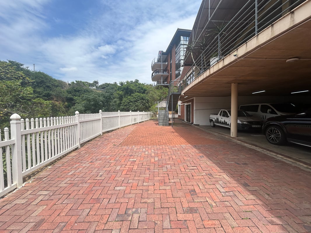 180m² Office To Let in Westville