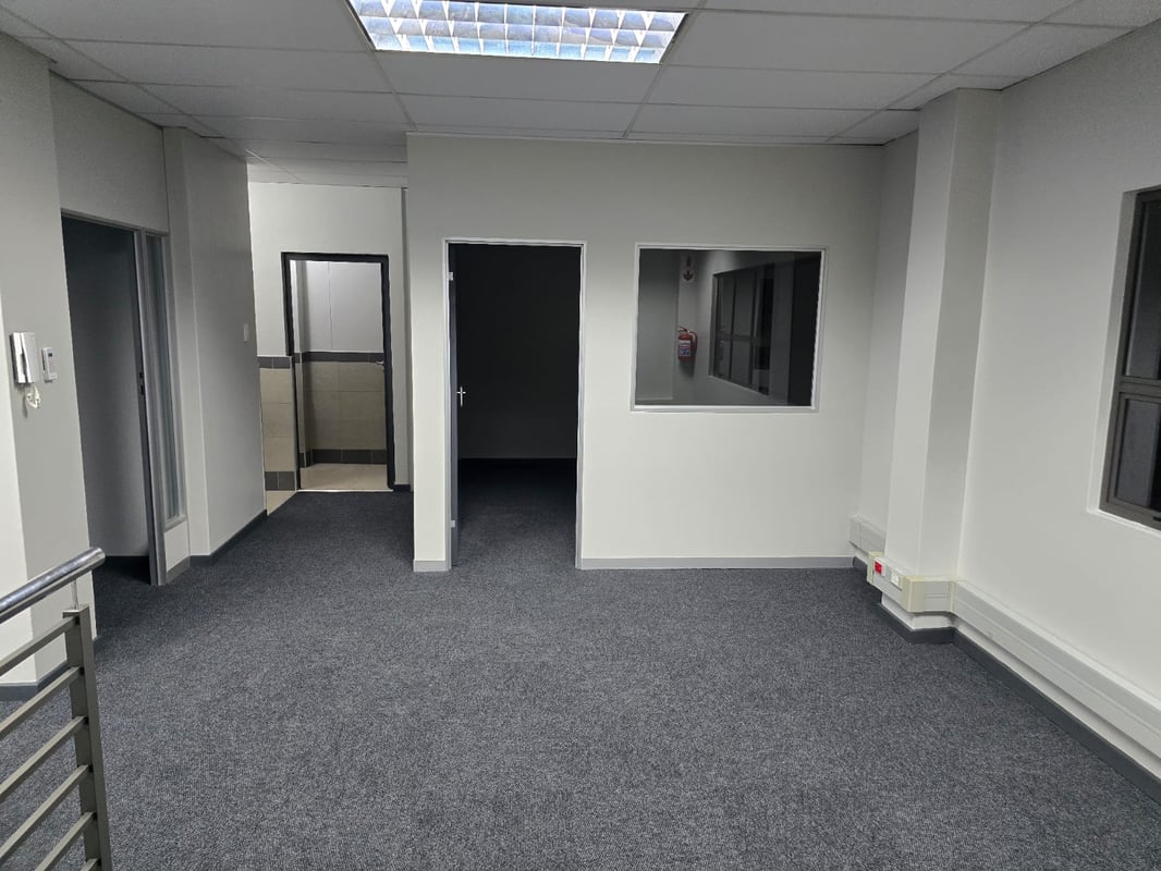 385m² Warehouse To Let in Riverhorse Valley