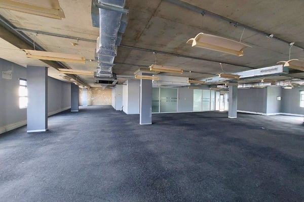 490m² Office For Sale in Riverhorse Valley — image 5