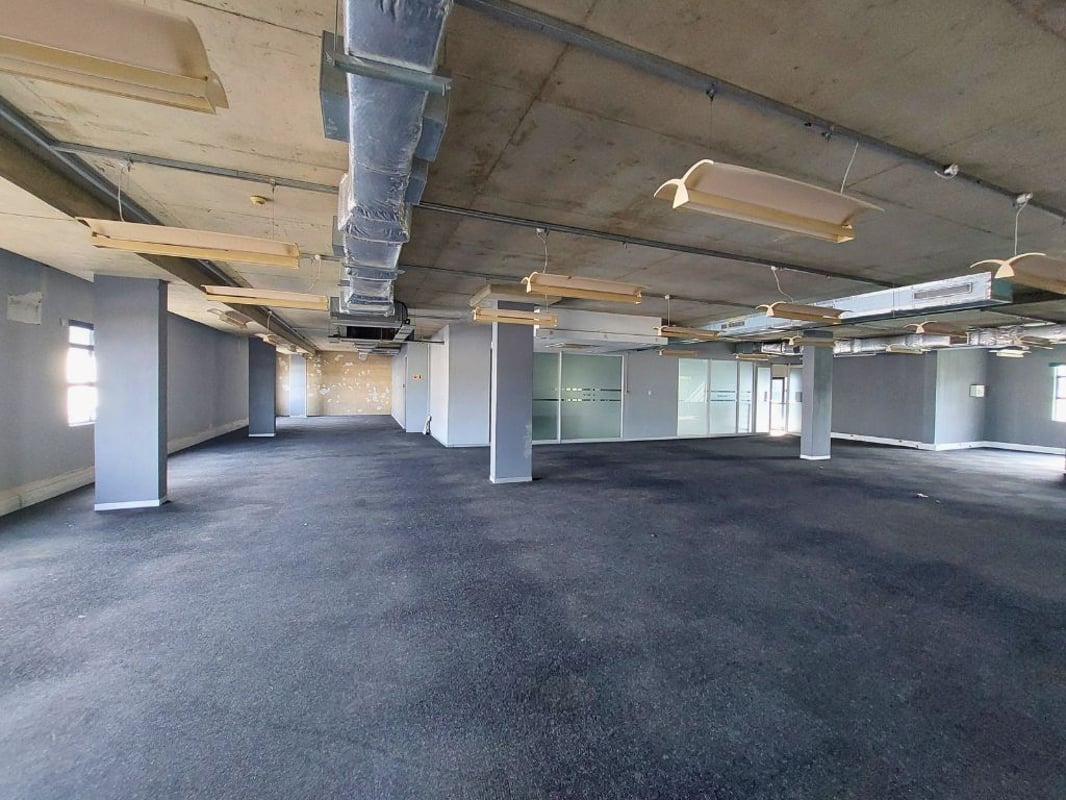 490m² Office For Sale in Riverhorse Valley