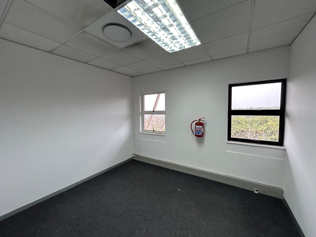 2319m² Commercial Office Building for Sale in Westway Office Park