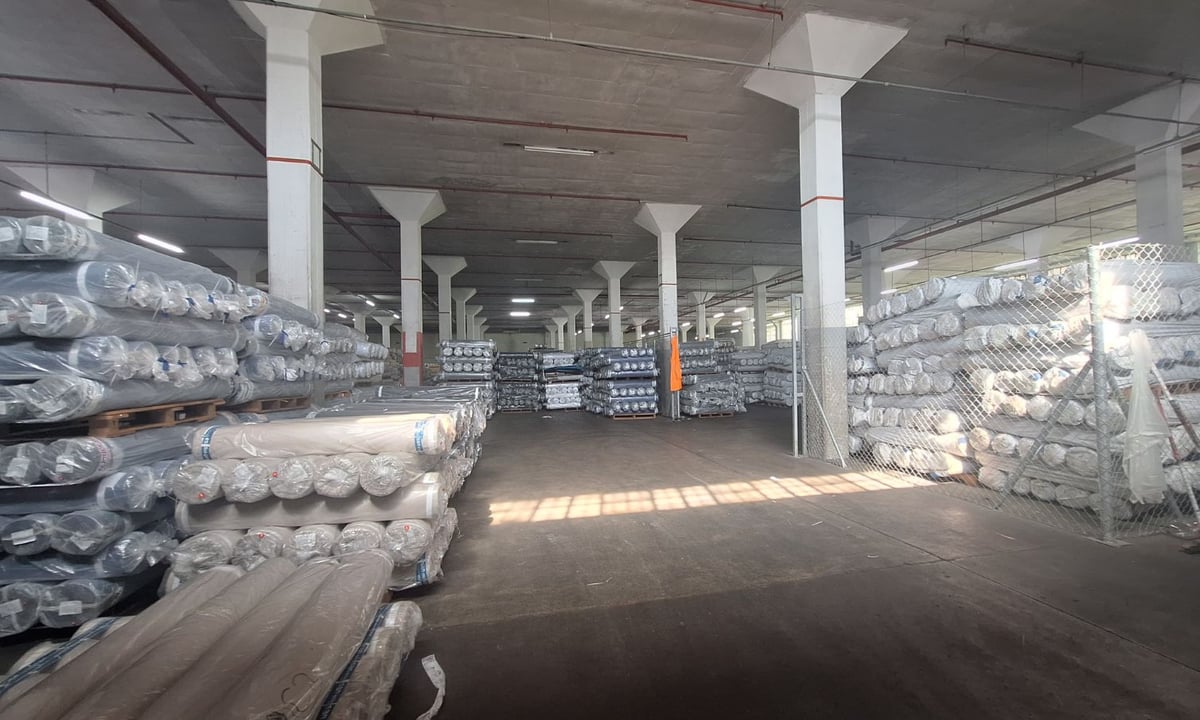 3 432m² Industrial Unit For Sale in New Germany