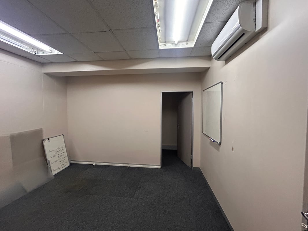 130m² Office To Let in Westville