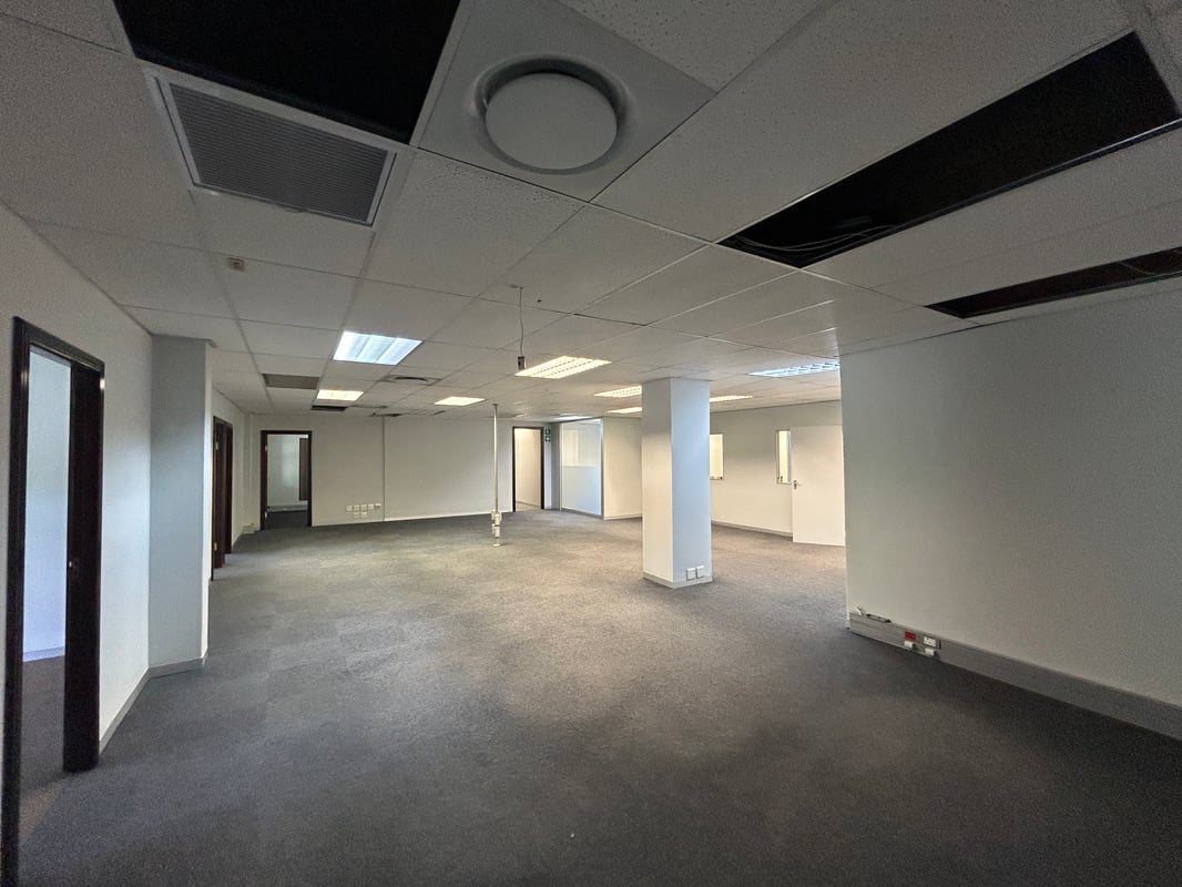 340m² Office To Let in Riverhorse Valley