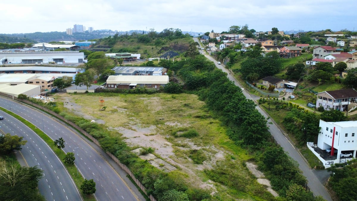 7 300m² Yard To Let in Briardene