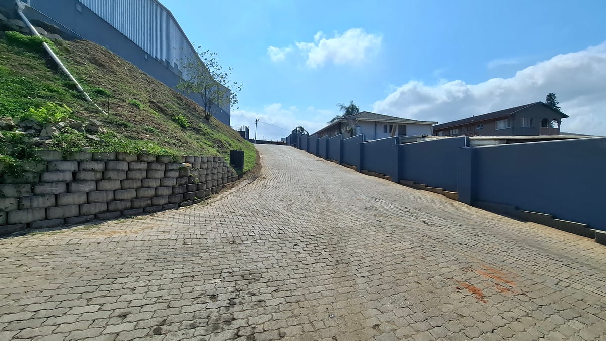 4 600m² Yard To Let in Springfield