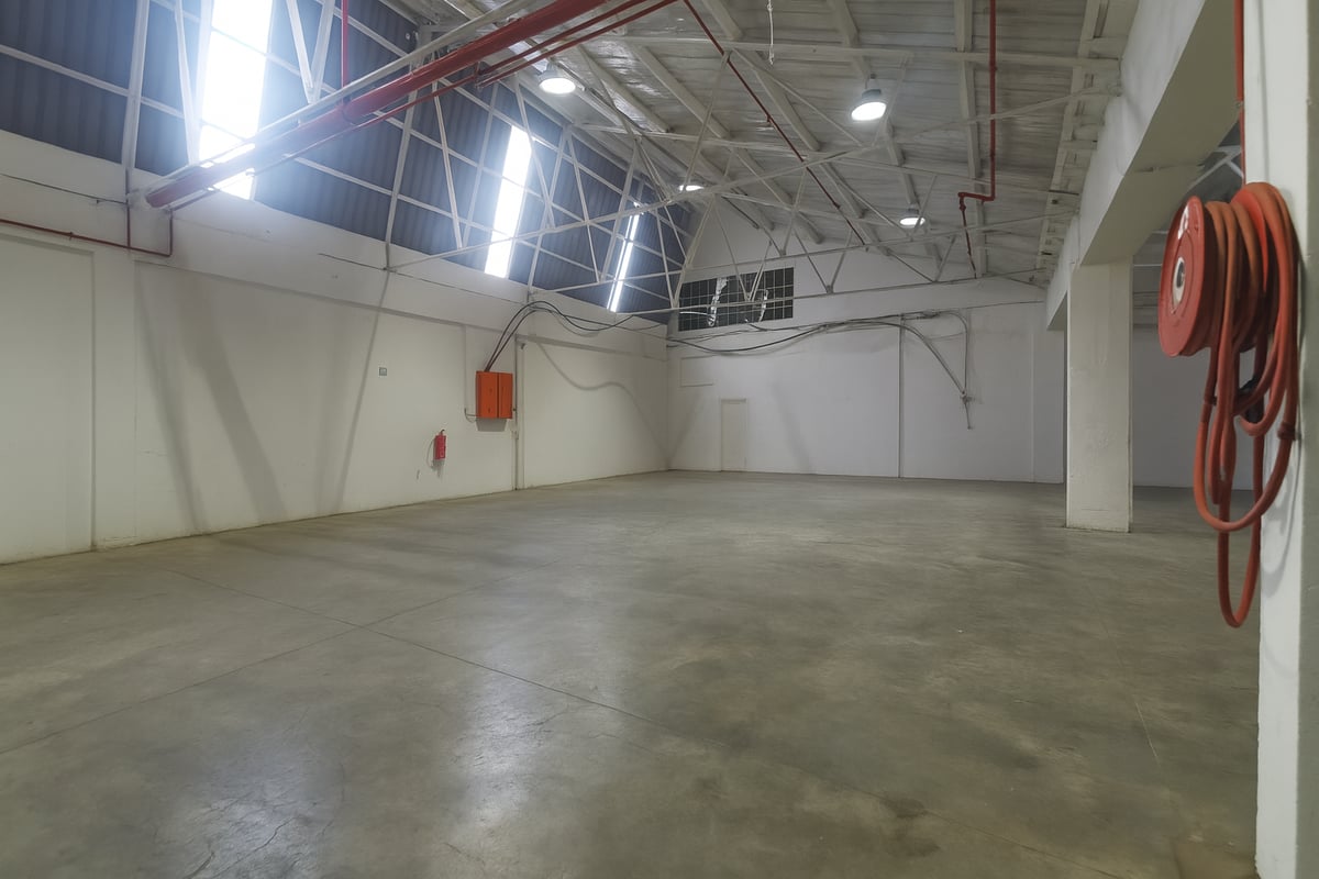 2000m² Warehouse To Let in Congella