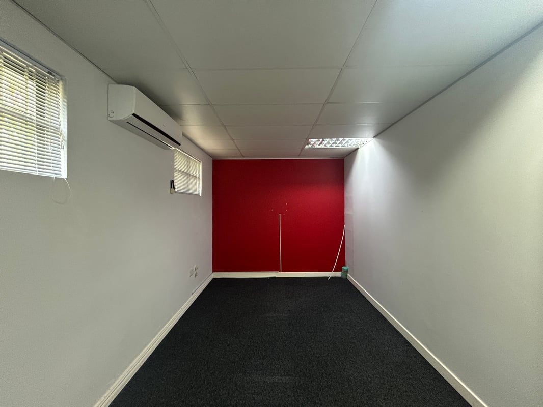 180m² Office To Let in Westville