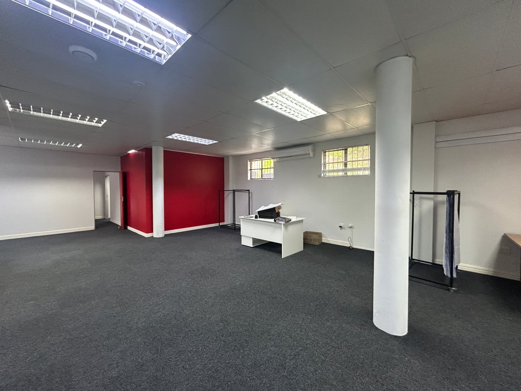 180m² Office To Let in Westville