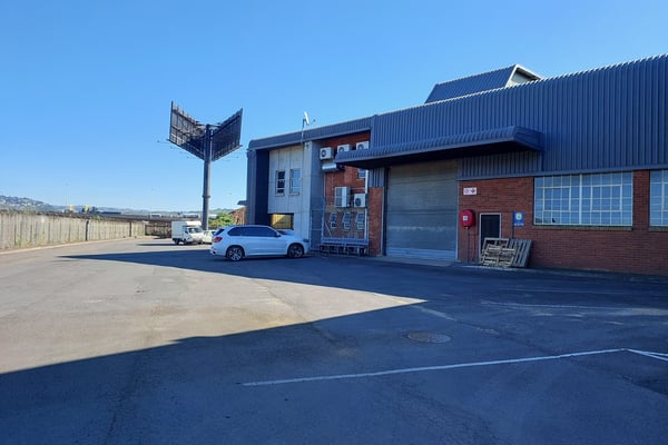 911m² Warehouse For Lease in Springfield — image 3