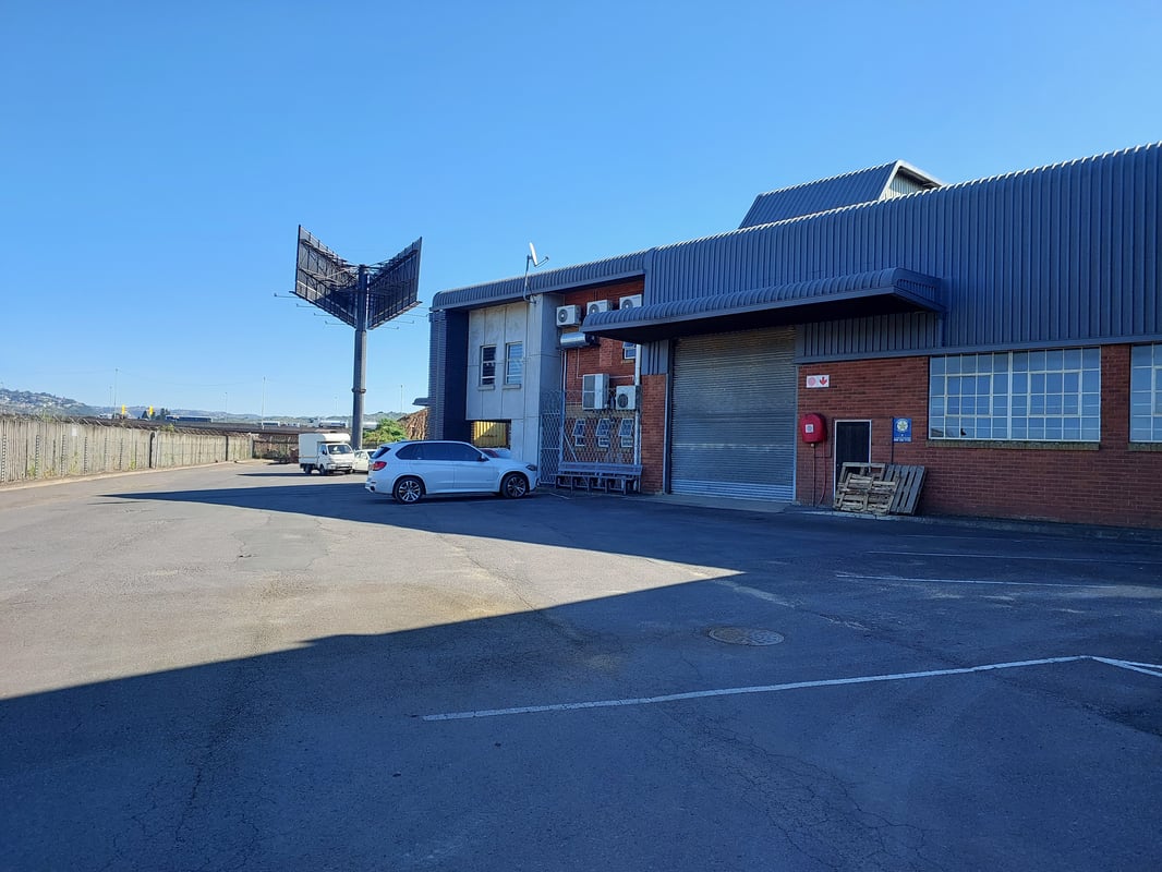 911m² Warehouse For Lease in Springfield