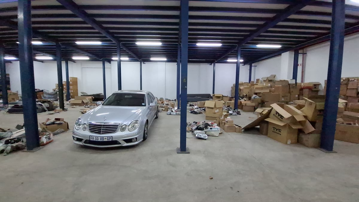 1283m² Warehouse For Lease in Riverhorse Valley
