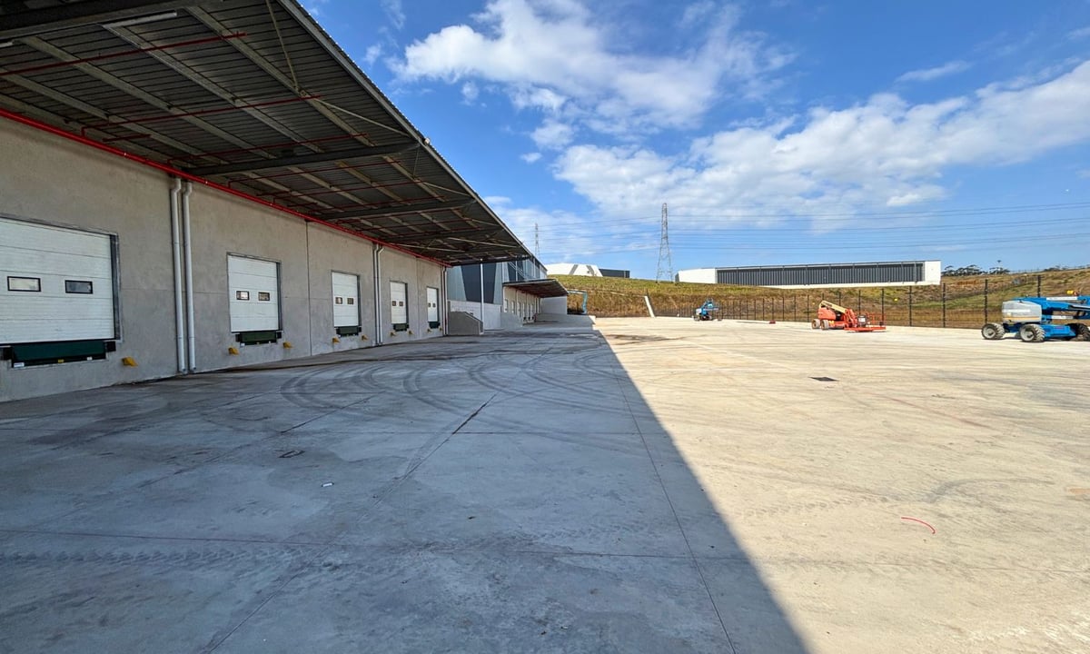 8 195m² New Warehousing Facility To Let in Riverhorse Valley 
