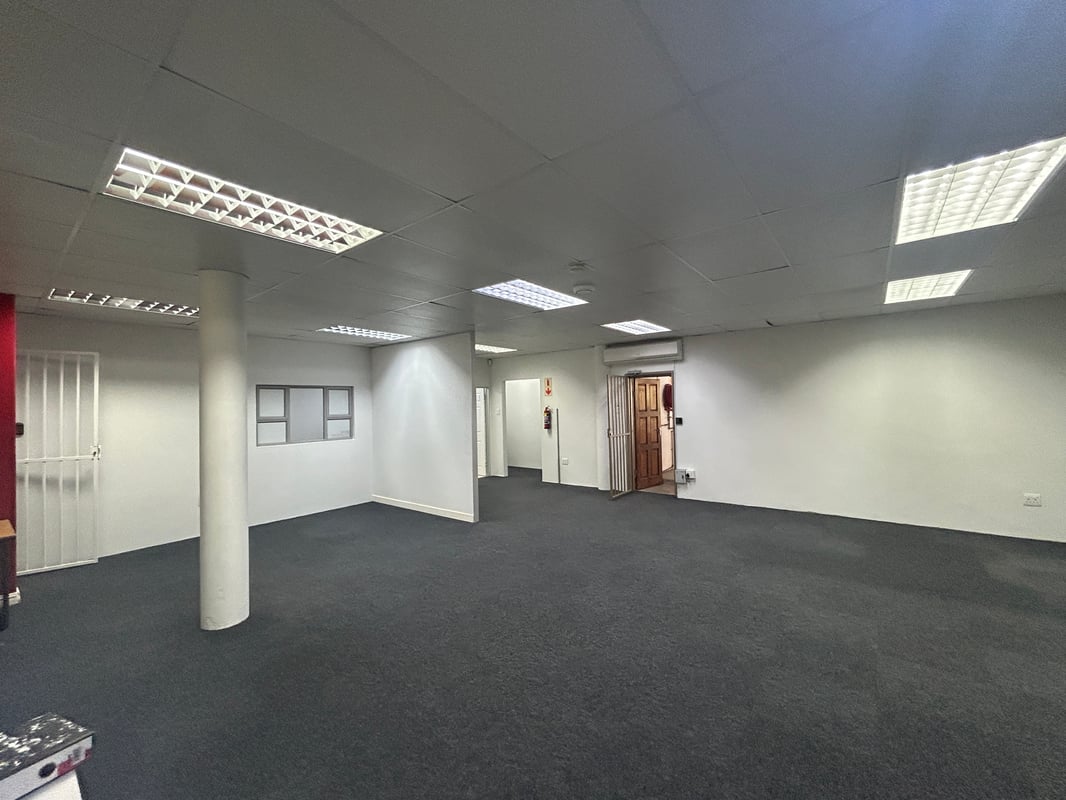 180m² Office To Let in Westville