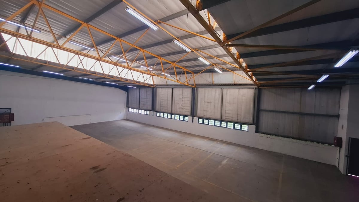 745m² Warehouse For Lease in Glen Anil