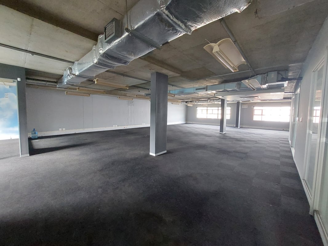 946m² Office For Sale in Riverhorse Valley