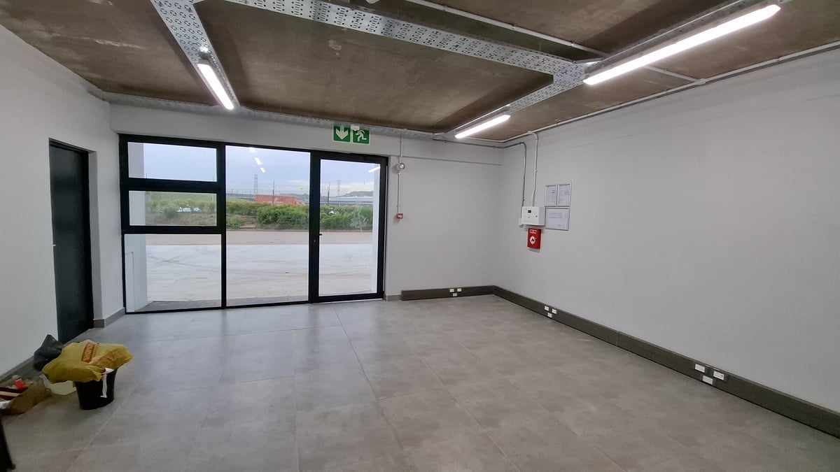 562m² Warehouse To Let in Glen Anil