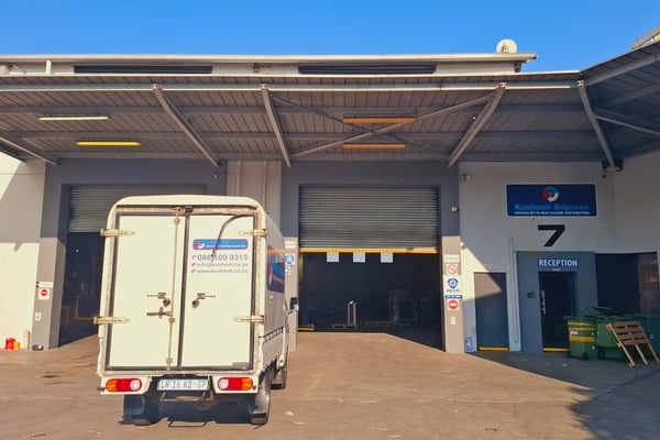 900m² Warehouse To Let in Riverhorse Valley — image 2