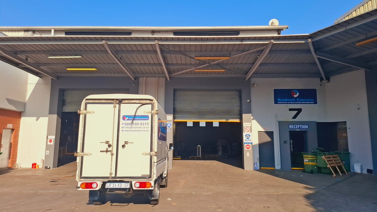 900m² Warehouse To Let in Riverhorse Valley