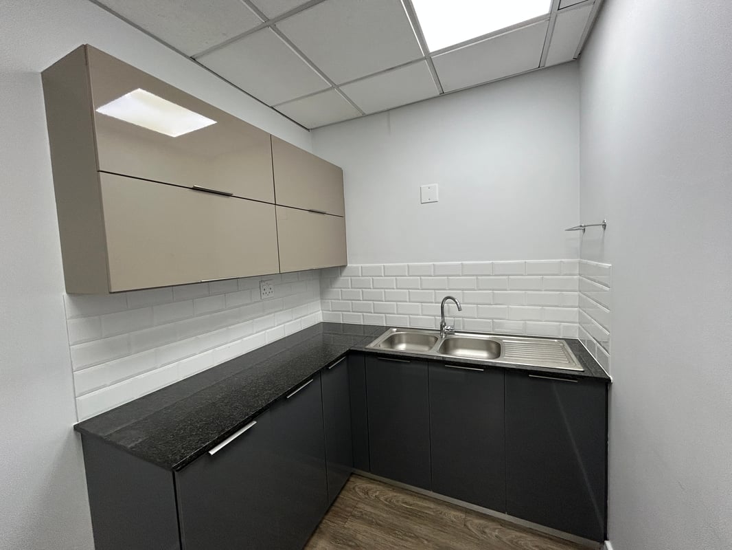 213m² Office to Let at Westway Office Park, Westville