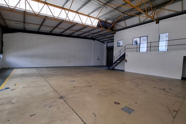 344m² Warehouse For Lease in Glen Anil — image 2
