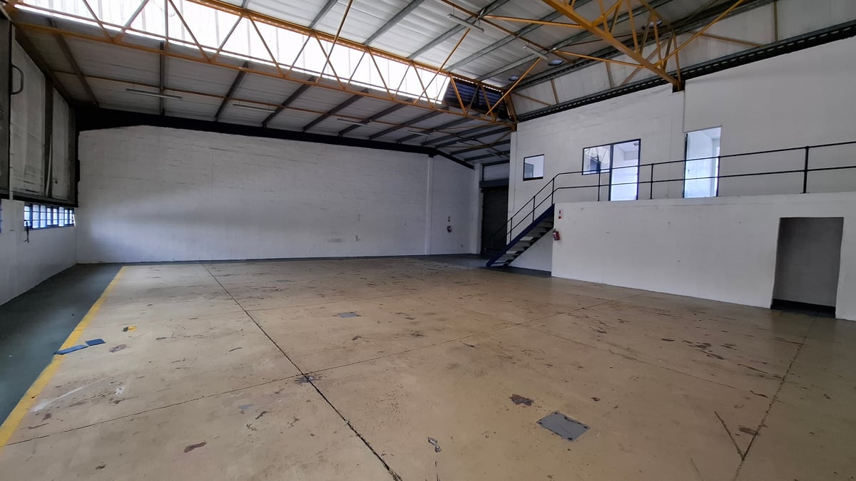 344m² Warehouse For Lease in Glen Anil