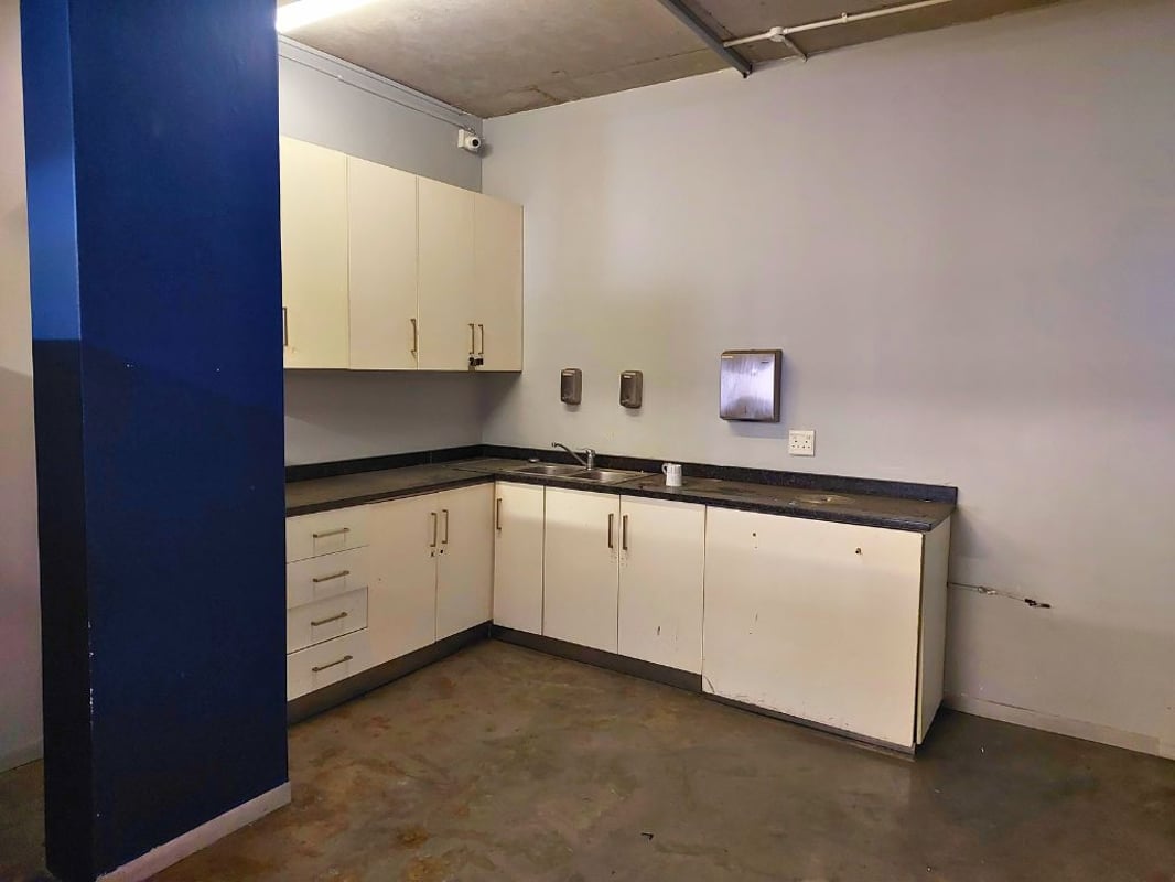 490m² Office For Sale in Riverhorse Valley