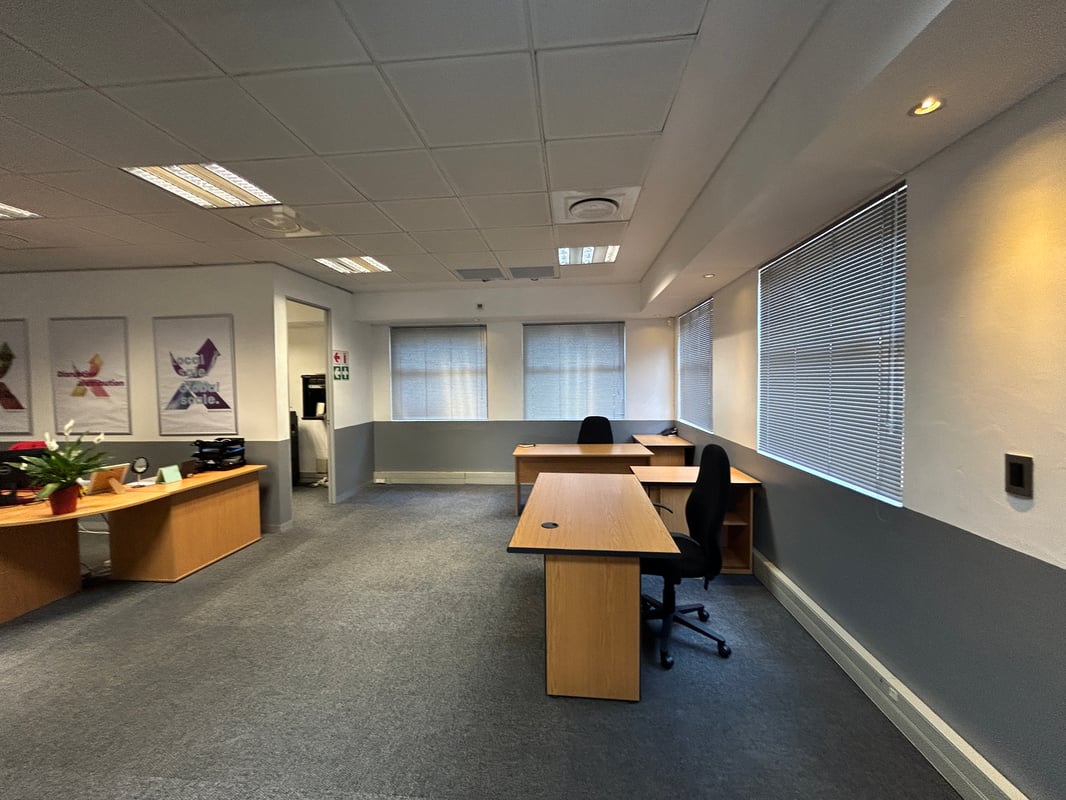 144m² Office To Let in Westville