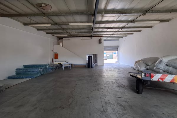 303m² Warehouse To Let in Durban North — image 5