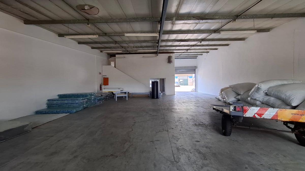 303m² Warehouse To Let in Durban North