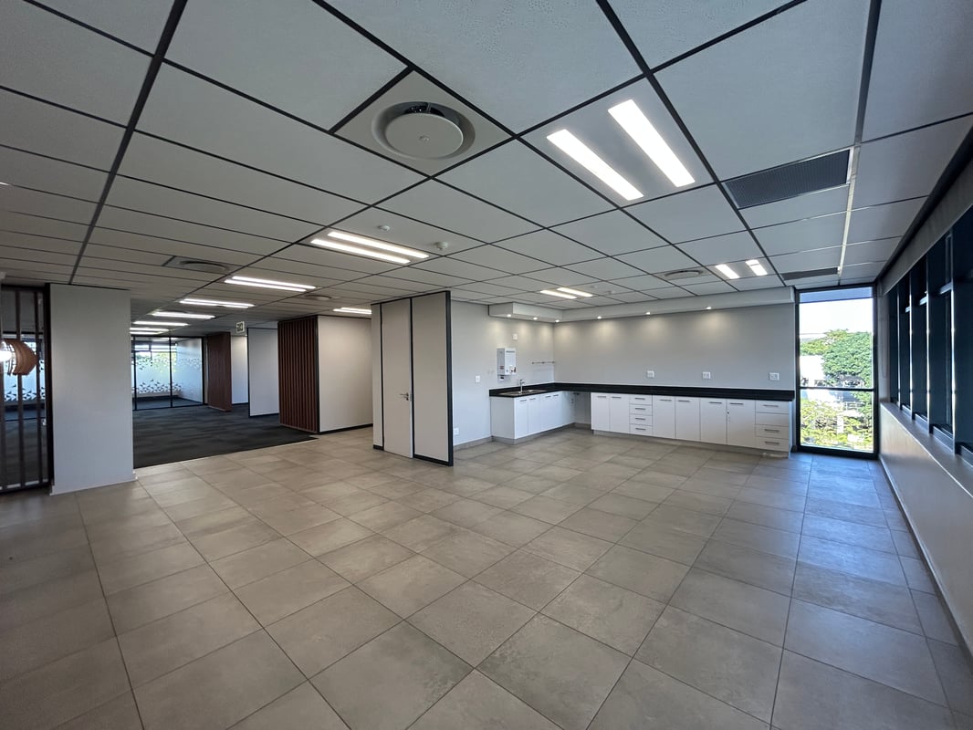 1 678m² Office to Let in The Glasshouse Office Park