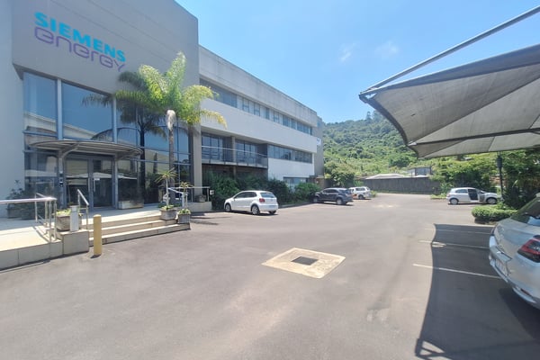 417m² Warehouse with Modern Office Component To Let in Maxmead, Pinetown — image 3