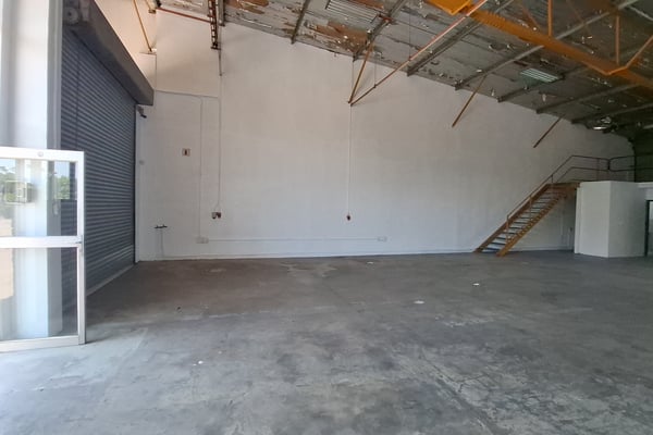 594m² Warehouse For Lease in Glen Anil — image 3