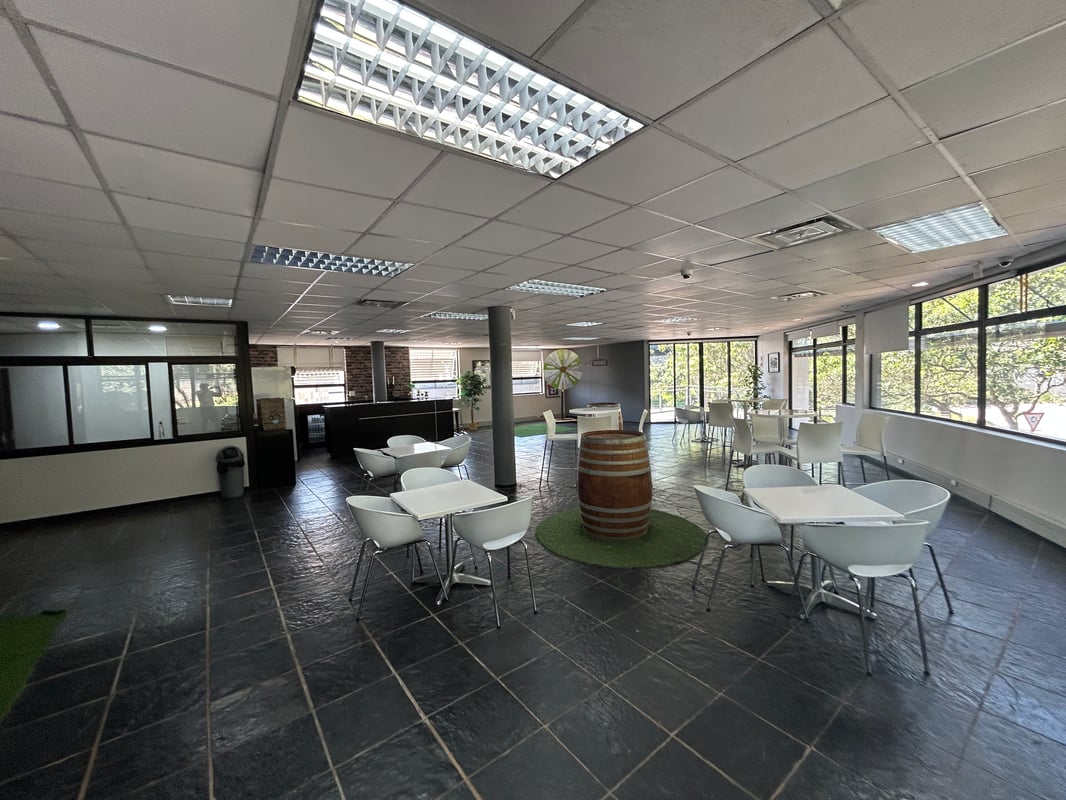588m² Office to Let – Westway Office Park, Westville