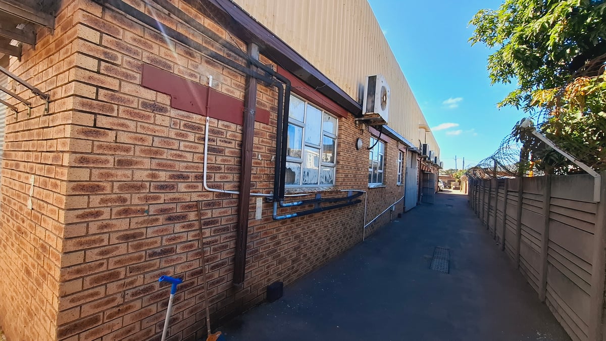 845m² Standalone Warehouse For Sale in Clairwood