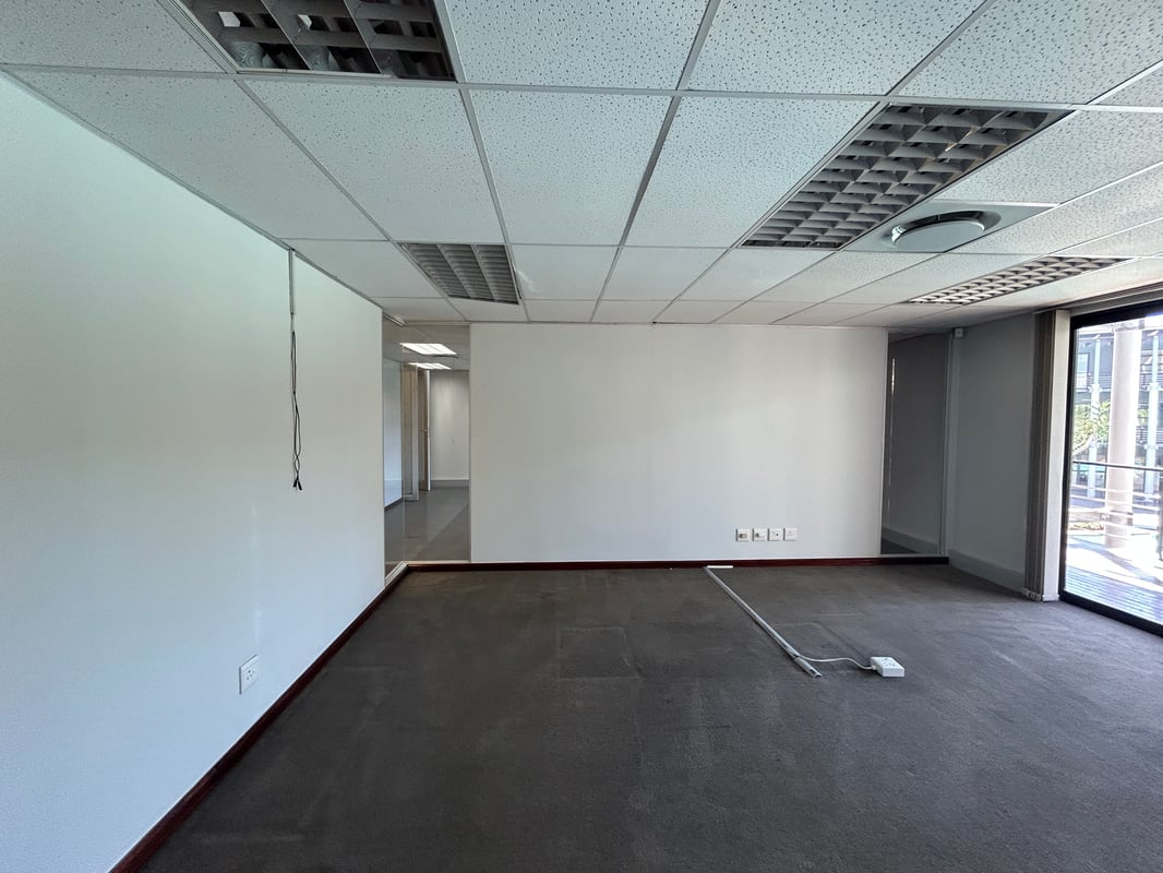340m² Office To Let in Riverhorse Valley