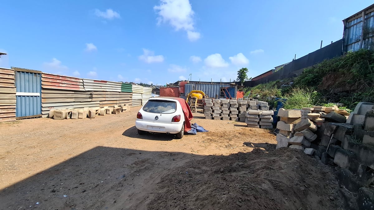 2800m² Yard To Let in Springfield