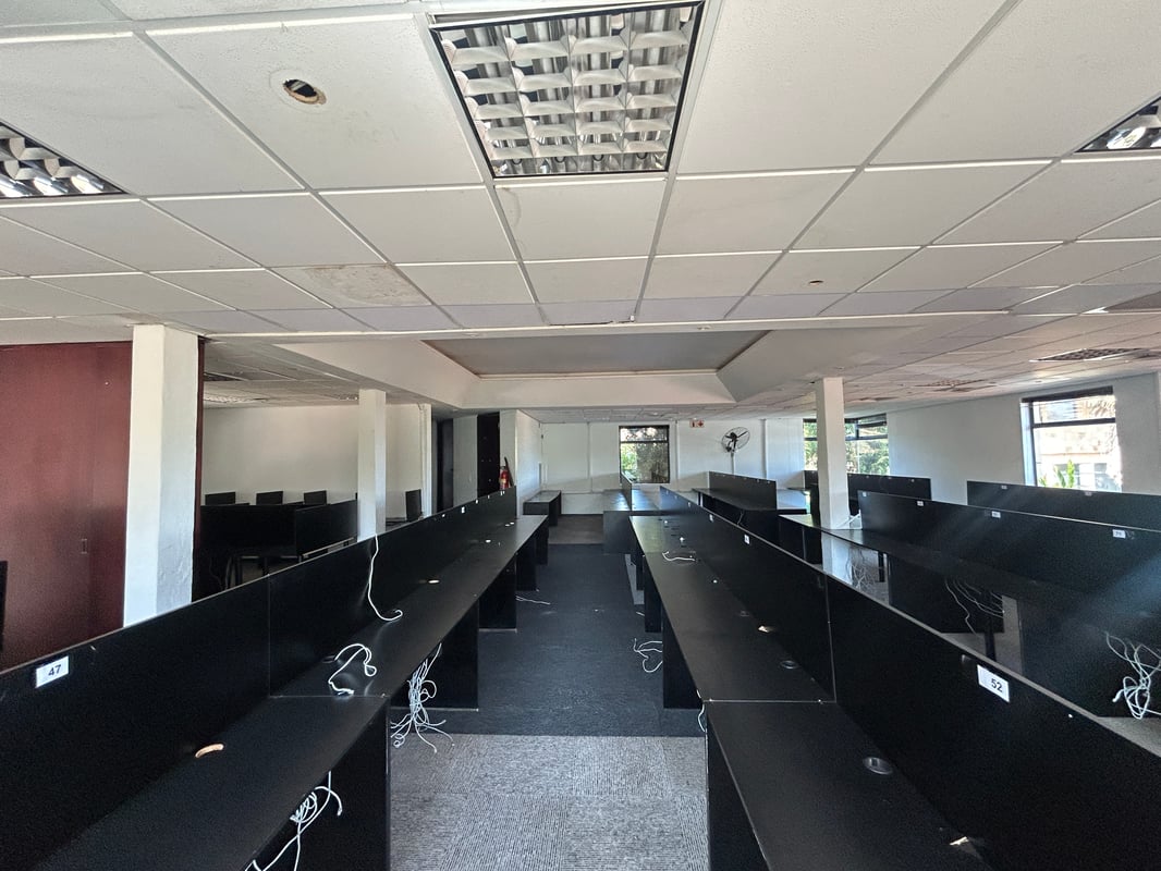 445m² Office For Sale in La Lucia Ridge