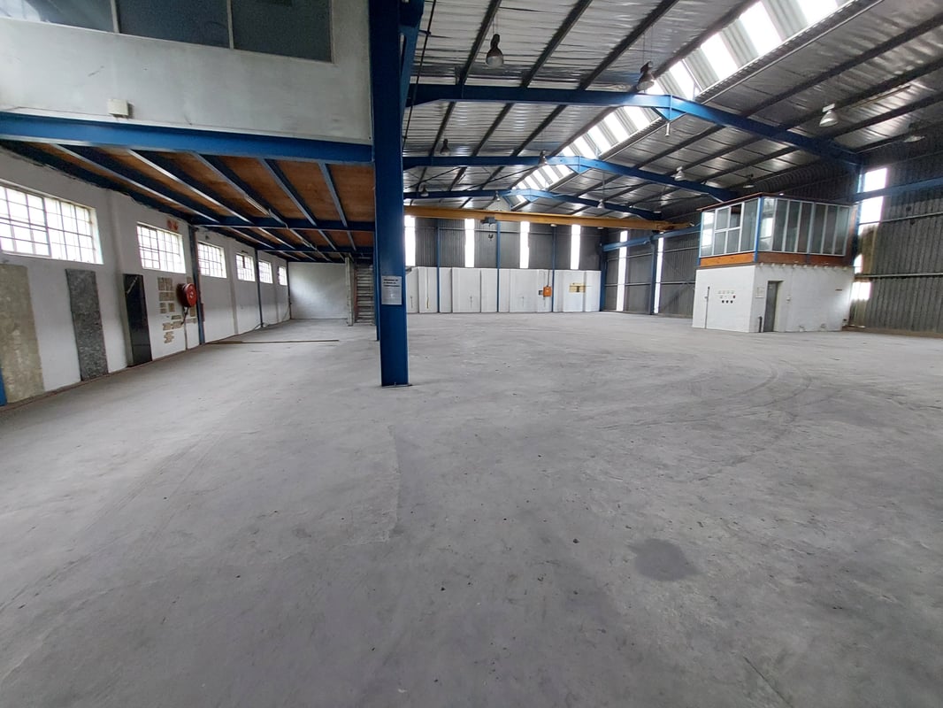 1 000m² Factory To Let in Redhill