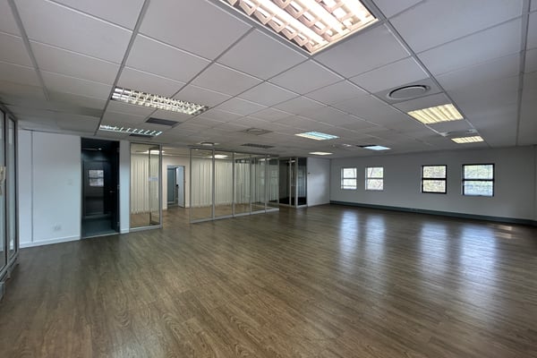 2319m² Commercial Office Building for Sale in Westway Office Park — image 2