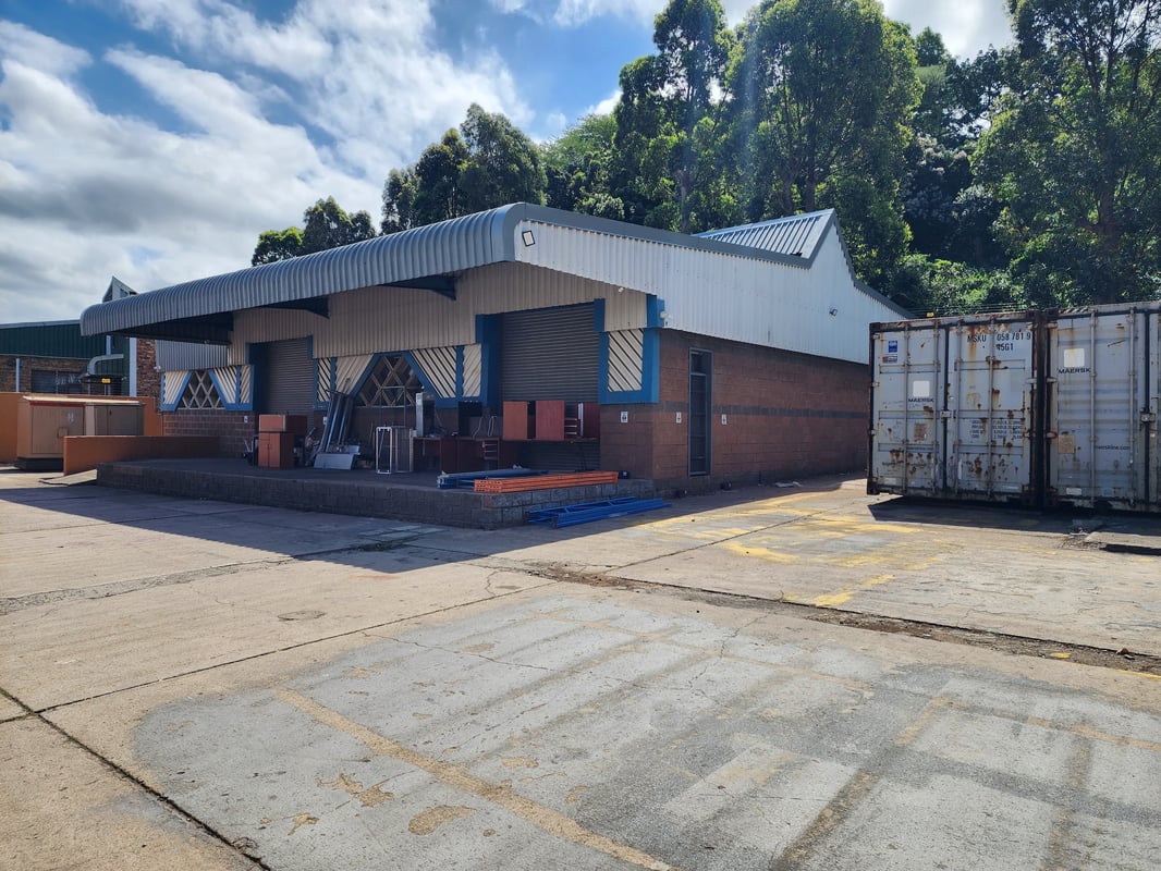 3 867m² Standalone Factory To Let in Glen Anil