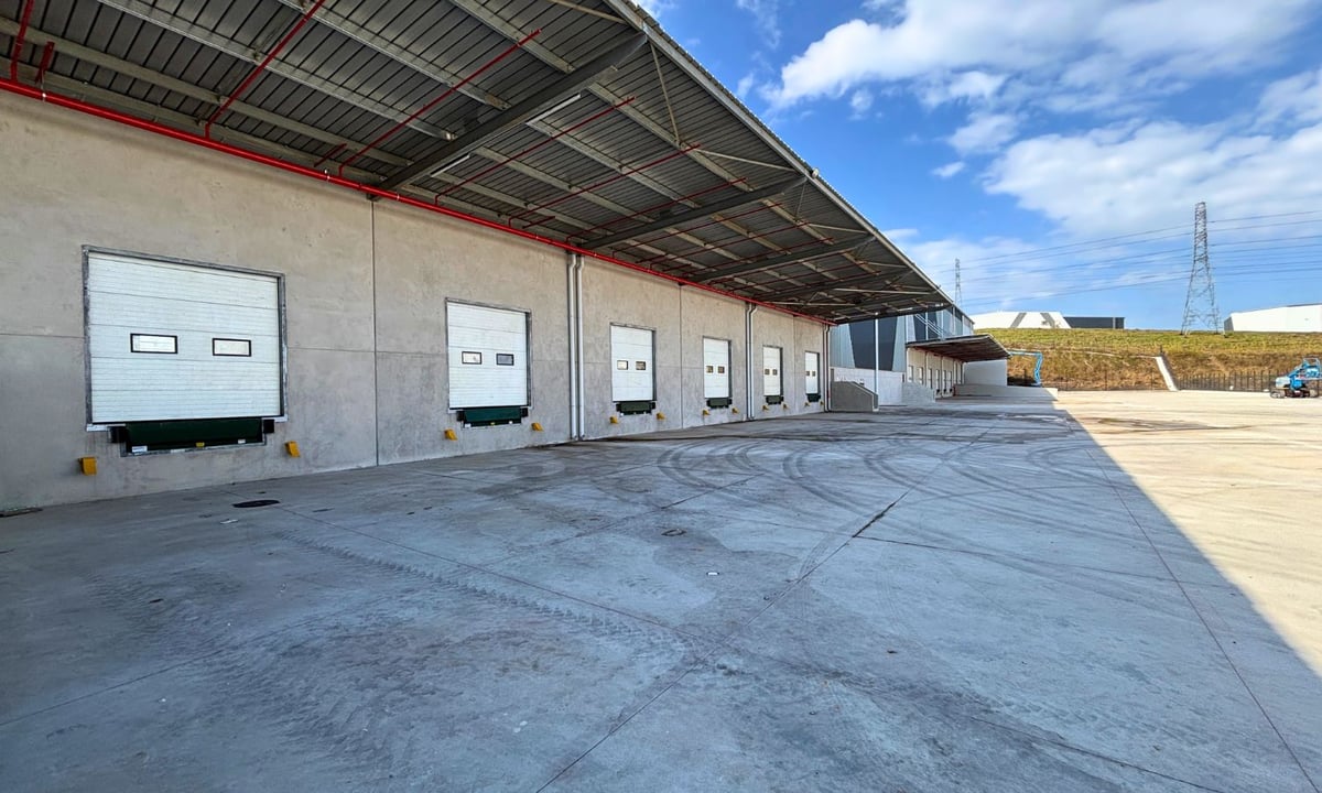 8 195m² New Warehousing Facility To Let in Riverhorse Valley 