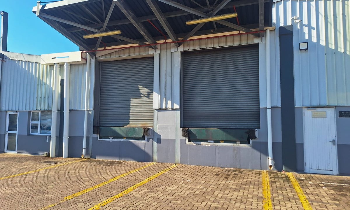 2 157m² Warehouse For Sale in New Germany