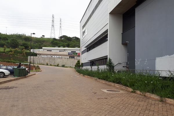 312m² Office To Let in Riverhorse Valley — image 2