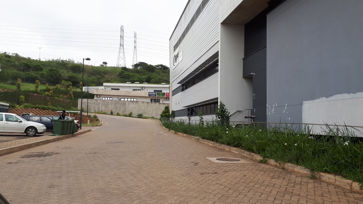 312m² Office To Let in Riverhorse Valley