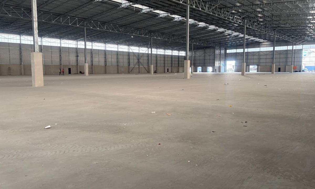 12 932m² Warehouse with 7410m² Yard to Let in Congella, Durban