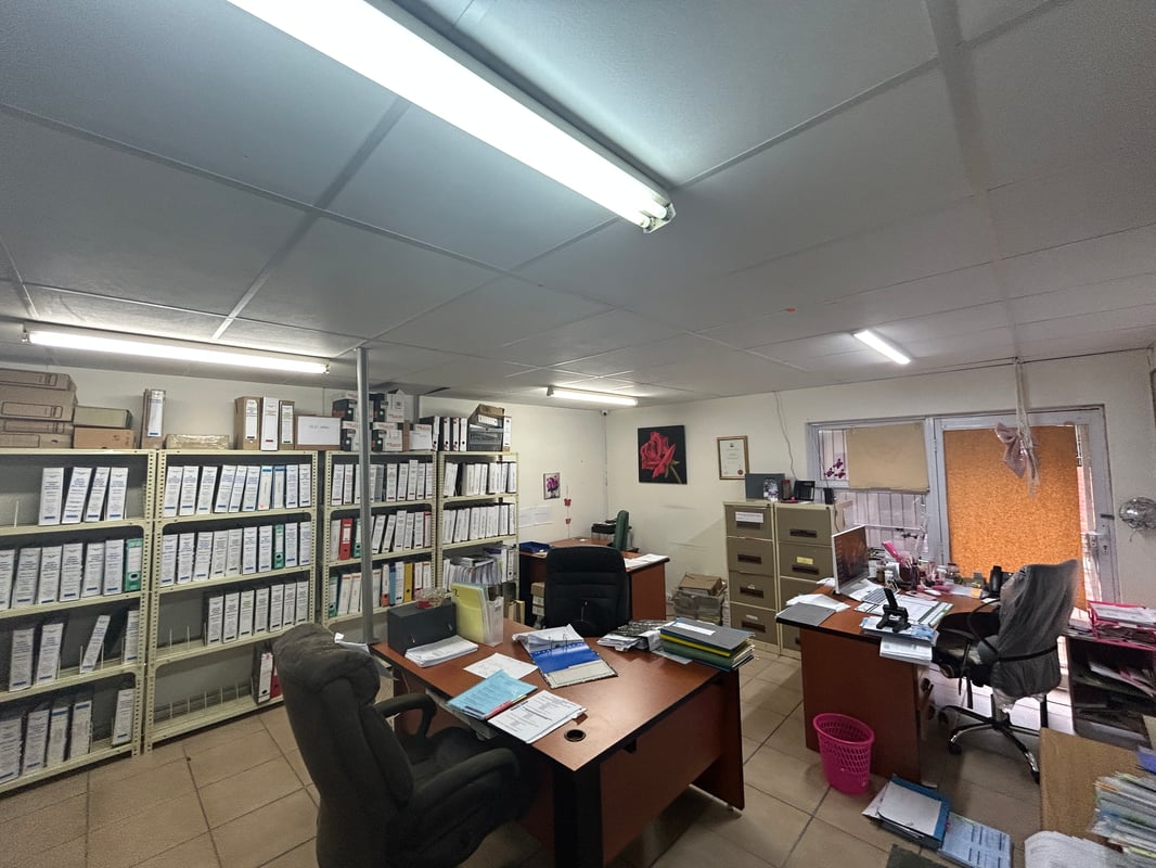 988m² Standalone Office For Sale in Westville