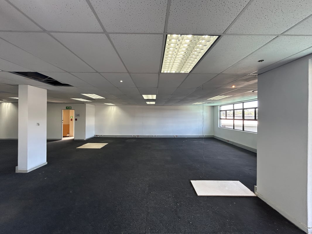 176m² Office To Let in Riverhorse Valley
